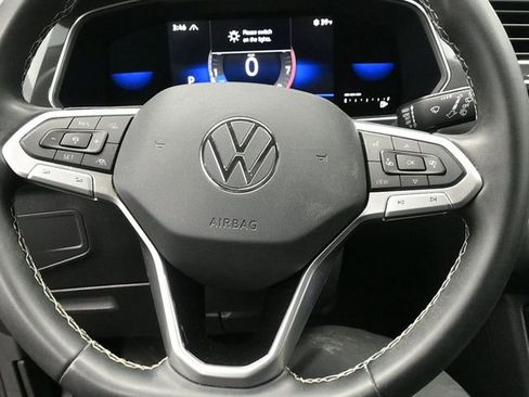 Used 2022 Volkswagen Tiguan SE image 19