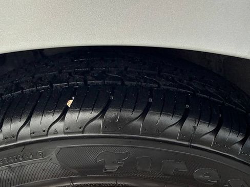 Used 2018 Nissan Versa S Plus FWD image 6