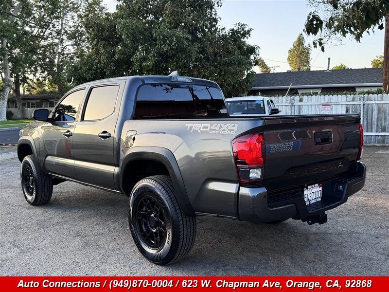 Used 2018 Toyota Tacoma TRD Off-Road w/ Technology Package AWD/4WD image 4
