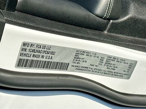 Used 2023 Jeep Grand Cherokee Altitude image 31