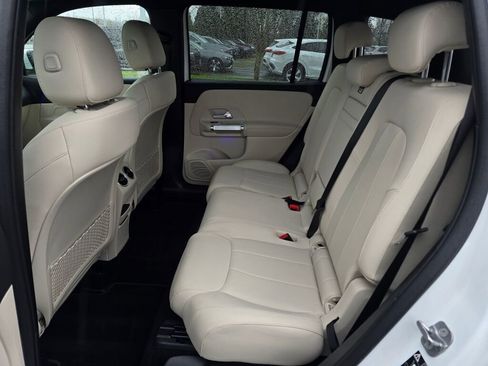 Used 2025 Mercedes-Benz GLB 250 4MATIC image 18