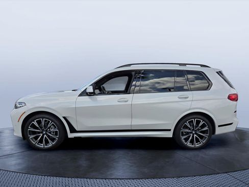 Used 2022 BMW X7 xDrive40i w/ M Sport Package AWD/4WD image 3
