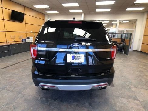 Used 2017 Ford Explorer Platinum image 6