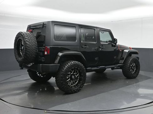 Used 2017 Jeep Wrangler Unlimited Sahara w/ Connectivity Group AWD/4WD image 7
