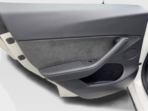 Used 2023 Tesla Model Y Long Range image 37