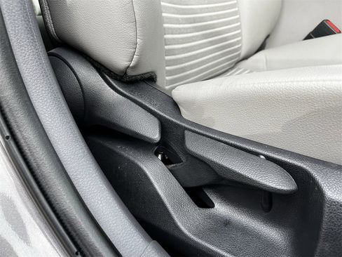 Used 2024 Toyota Camry SE image 25