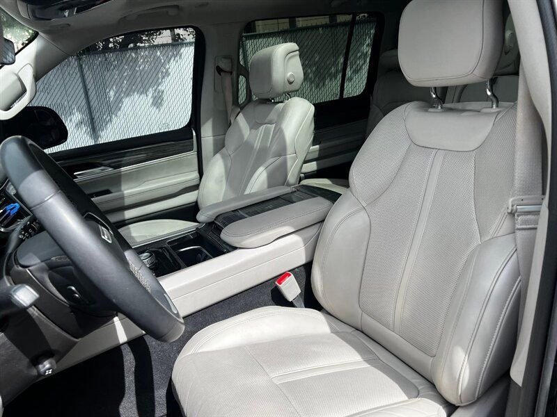 Used 2022 Jeep Wagoneer Series II w/ Premium Group I AWD/4WD image 18