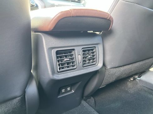 Used 2022 Toyota Venza XLE AWD/4WD image 22