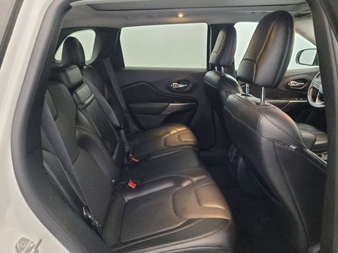 Used 2019 Jeep Cherokee Limited AWD/4WD image 19