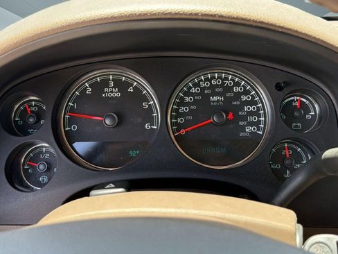 Used 2012 Chevrolet Avalanche LTZ RWD image 17