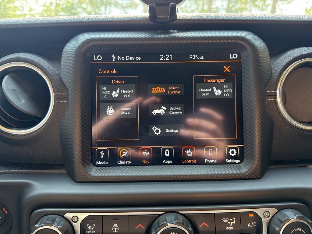 Used 2019 Jeep Wrangler Unlimited Sahara w/ Uconnect 4C Nav & Sound Group AWD/4WD image 22