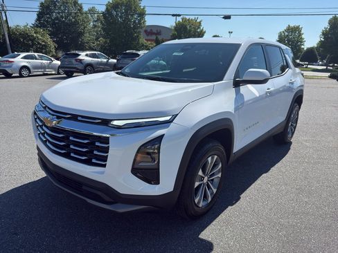 New 2026 Chevrolet Equinox LT w/ Convenience Package II FWD image 2