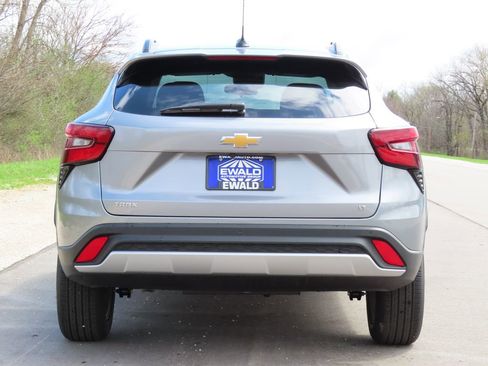 New 2026 Chevrolet Trax LT w/ Driver Confidence Package FWD image 15
