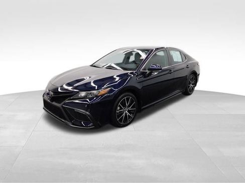 Used 2022 Toyota Camry SE image 13