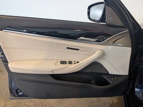 Used 2021 BMW M550i xDrive w/ Dynamic Handling Package image 11