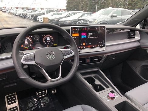 New 2026 Volkswagen Tiguan SE R-Line AWD/4WD image 16