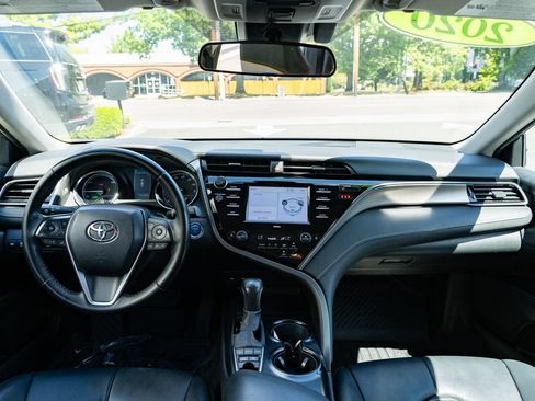 Used 2020 Toyota Camry SE FWD image 9
