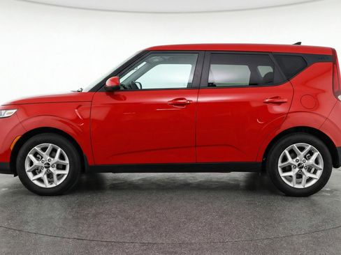 Used 2025 Kia Soul LX w/ LX Technology Package image 5