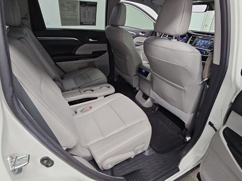 Used 2017 Toyota Highlander Limited FWD image 40