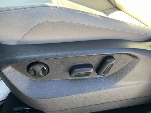 Used 2019 Volkswagen Tiguan SE w/ Panoramic Sunroof Package image 21