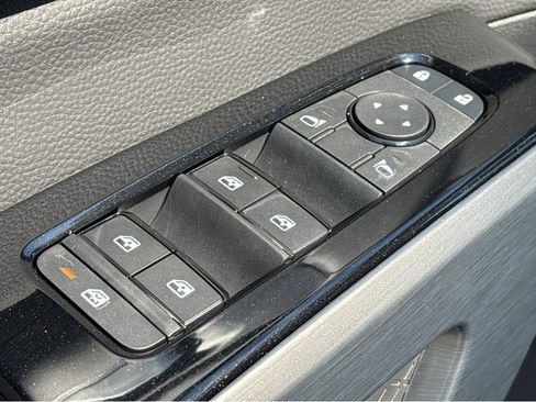 New 2026 Nissan Pathfinder SL FWD image 18