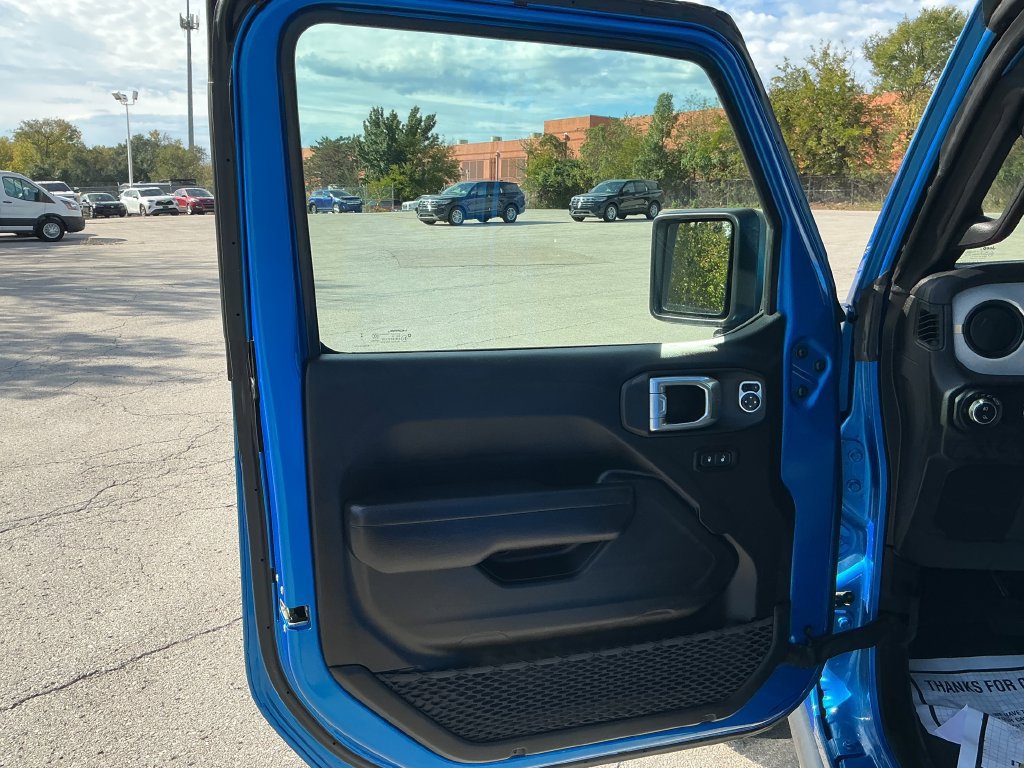 Used 2024 Jeep Gladiator Sport AWD/4WD image 10