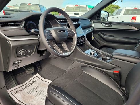 New 2025 Jeep Grand Cherokee L Altitude image 10