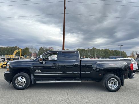 Used 2015 Chevrolet Silverado 3500 High Country w/ Duramax Plus Package image 9