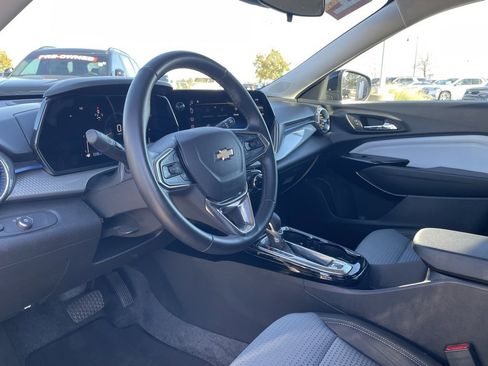 Used 2025 Chevrolet Trax LT w/ Driver Confidence Package image 10