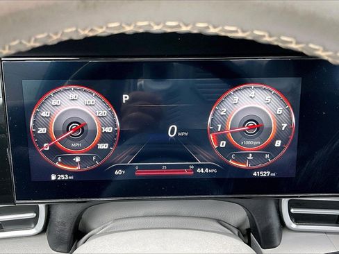 Used 2023 Hyundai Elantra SEL w/ Convenience Package image 13