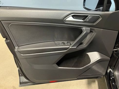 Used 2020 Volkswagen Tiguan SE FWD image 20