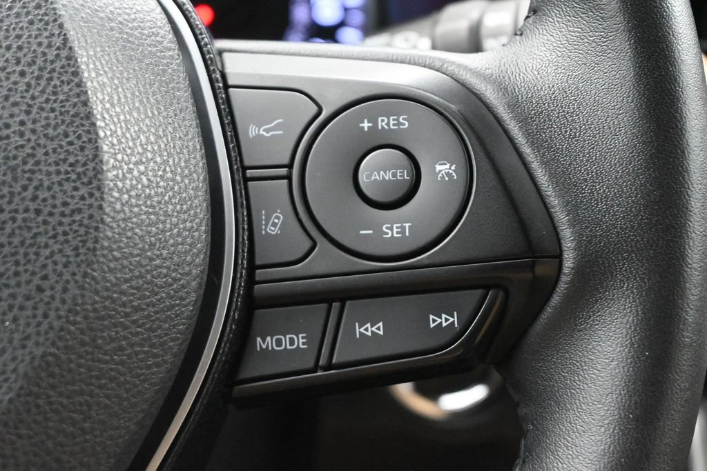 Used 2021 Toyota RAV4 XLE Premium FWD image 6