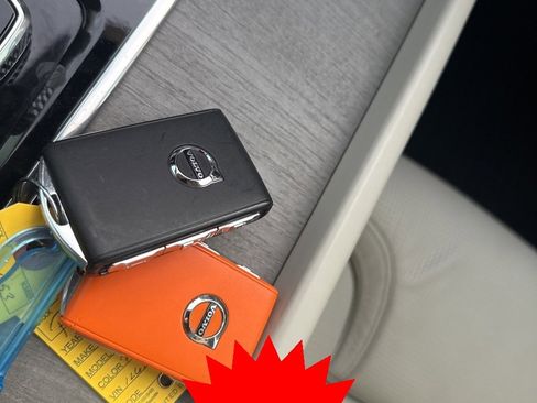 Certified 2023 Volvo XC60 B6 Ultimate w/ Protection Package Premier image 29