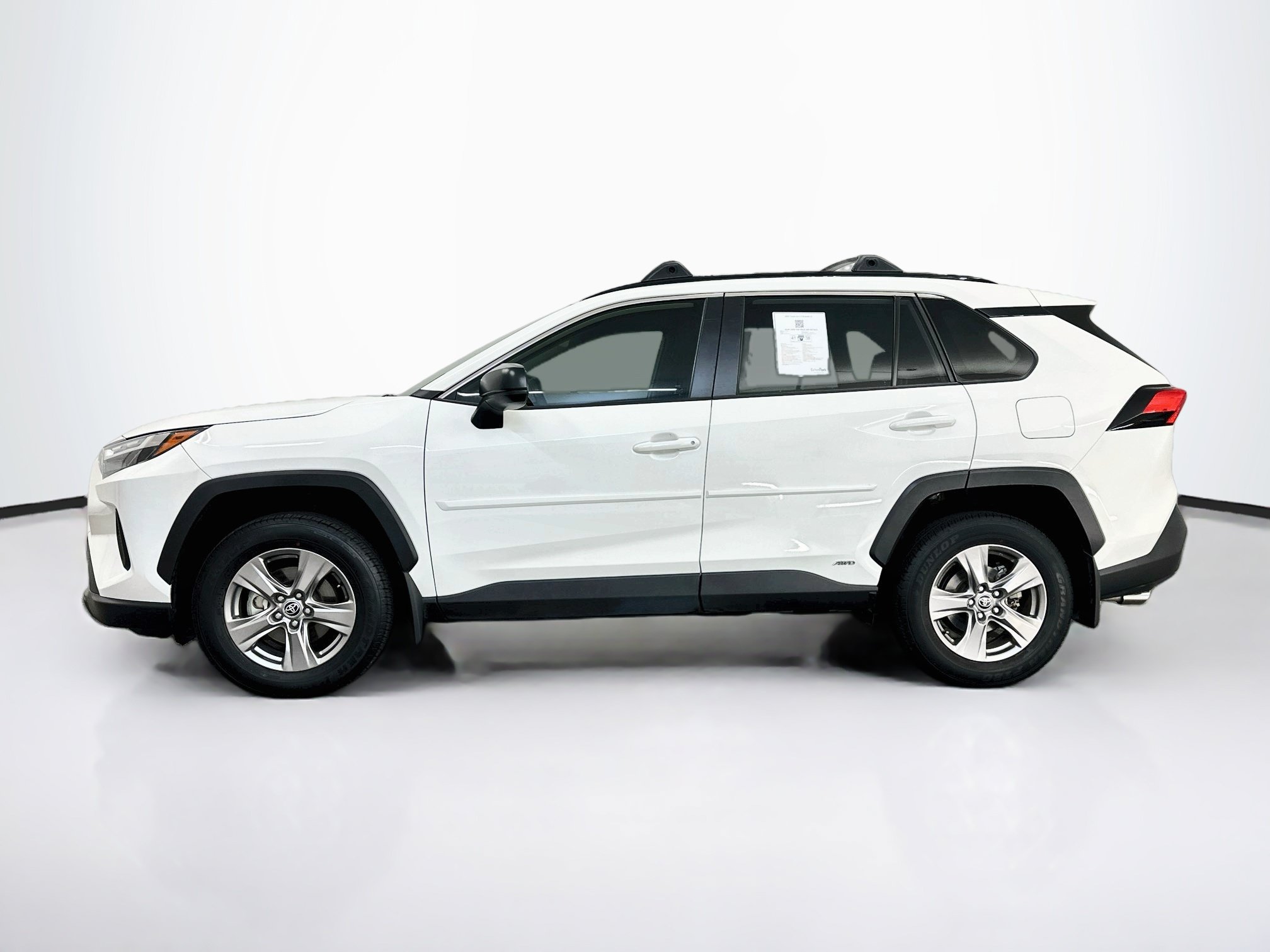 Used 2025 Toyota RAV4 LE AWD/4WD image 4