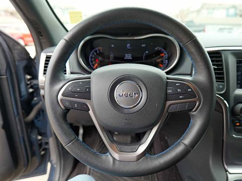 Used 2018 Jeep Grand Cherokee Laredo image 12