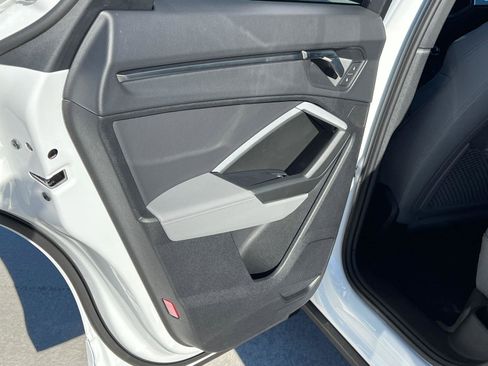 Used 2025 Audi Q3 2.0T Premium w/ Convenience Package image 22