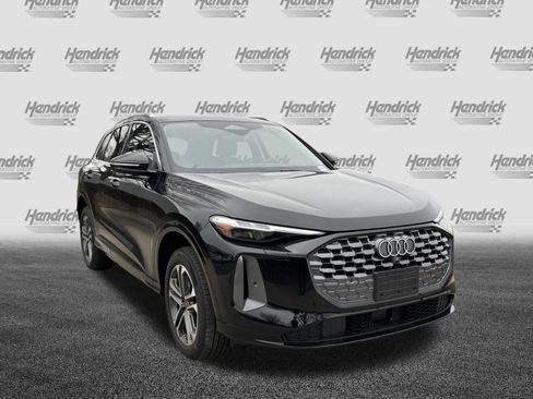 Used 2025 Audi Q5 Premium Plus w/ Premium Plus image 2