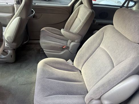 Used 2003 Chrysler Town & Country LX FWD image 17