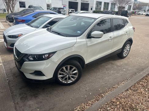 Used 2021 Nissan Rogue Sport S image 2