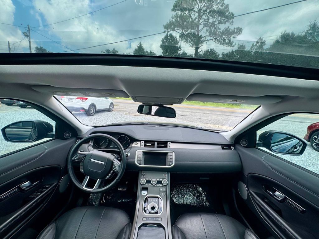 Used 2019 Land Rover Range Rover Evoque SE AWD/4WD image 10