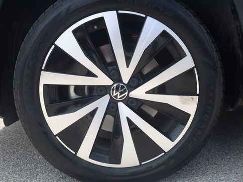 Used 2024 Volkswagen Taos SE FWD image 7