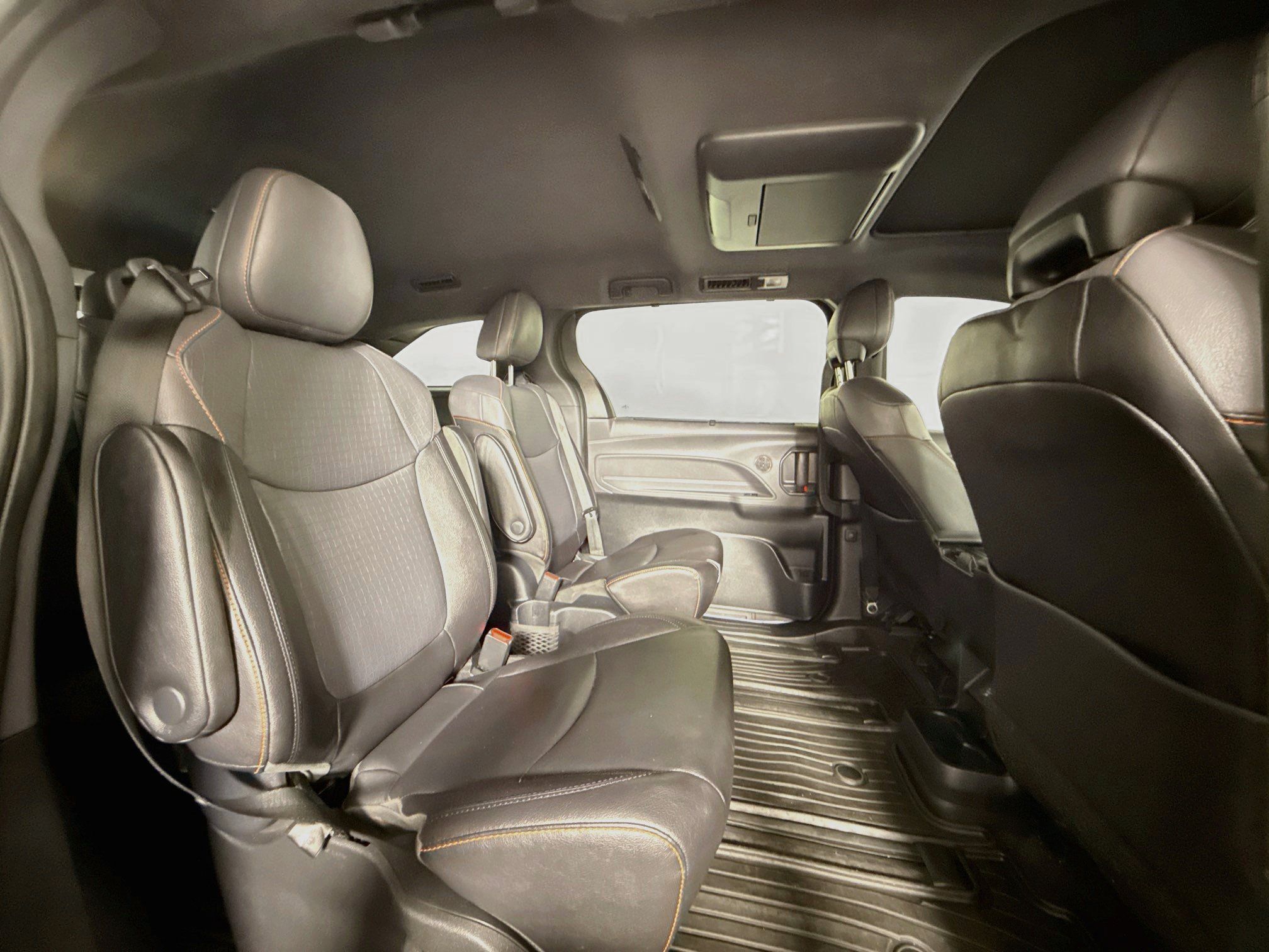 Used 2022 Toyota Sienna XSE w/ XSE Plus Package AWD/4WD image 28