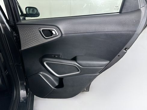 Used 2025 Kia Soul LX w/ LX Technology Package FWD image 28