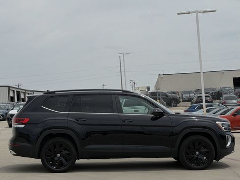 Used 2024 Volkswagen Atlas SE FWD image 3