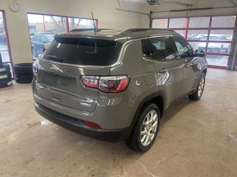 Used 2023 Jeep Compass Latitude w/ Sun and Sound Group image 19