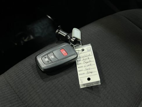 Used 2018 Toyota C-HR XLE image 35