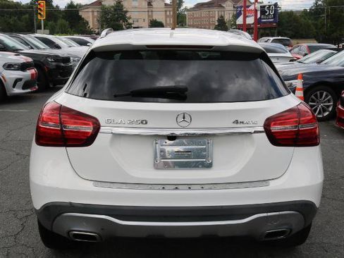 Used 2020 Mercedes-Benz GLA 250 4MATIC w/ Premium Package image 5