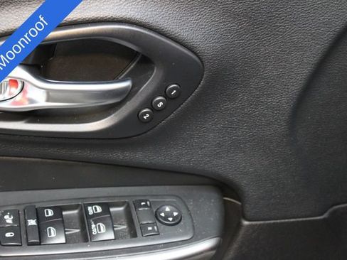 Used 2019 Jeep Cherokee Limited w/ Safetytec Group AWD/4WD image 18