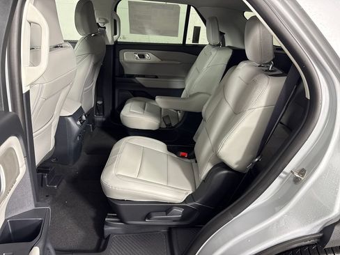 New 2026 Ford Explorer Active w/ Active Comfort Package RWD image 31
