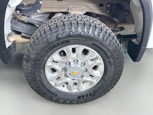 Used 2024 Chevrolet Silverado 3500 LT AWD/4WD image 27